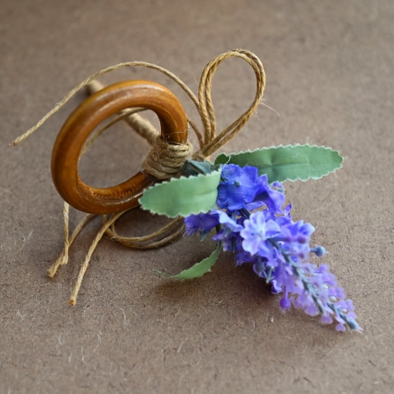 Porta-guardanapo rústico com lavanda roxa