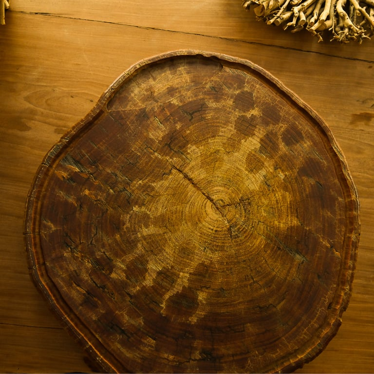 Bolacha rústica de madeira escura