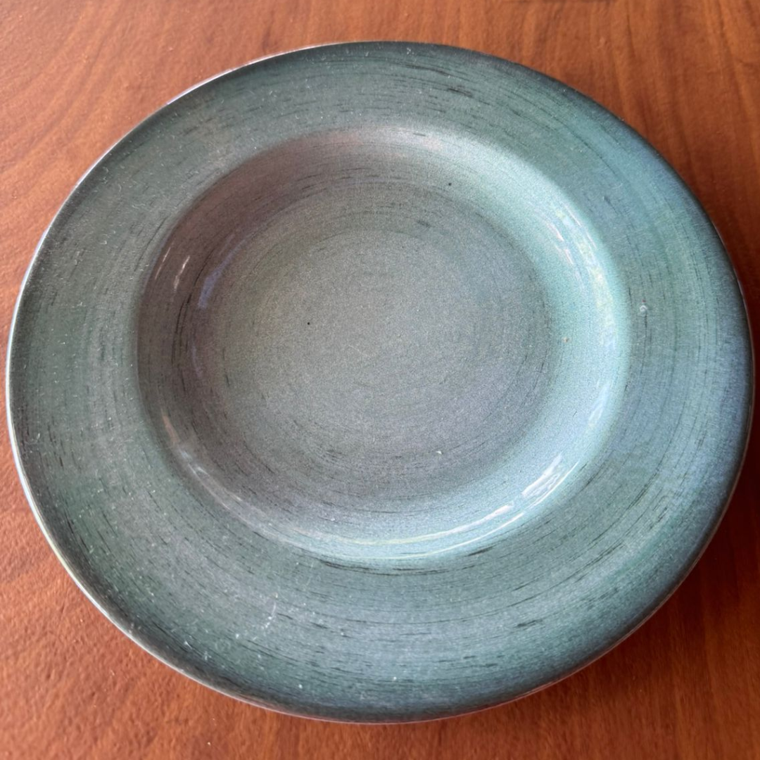 Prato de sobremesa em cerâmica verde musgo